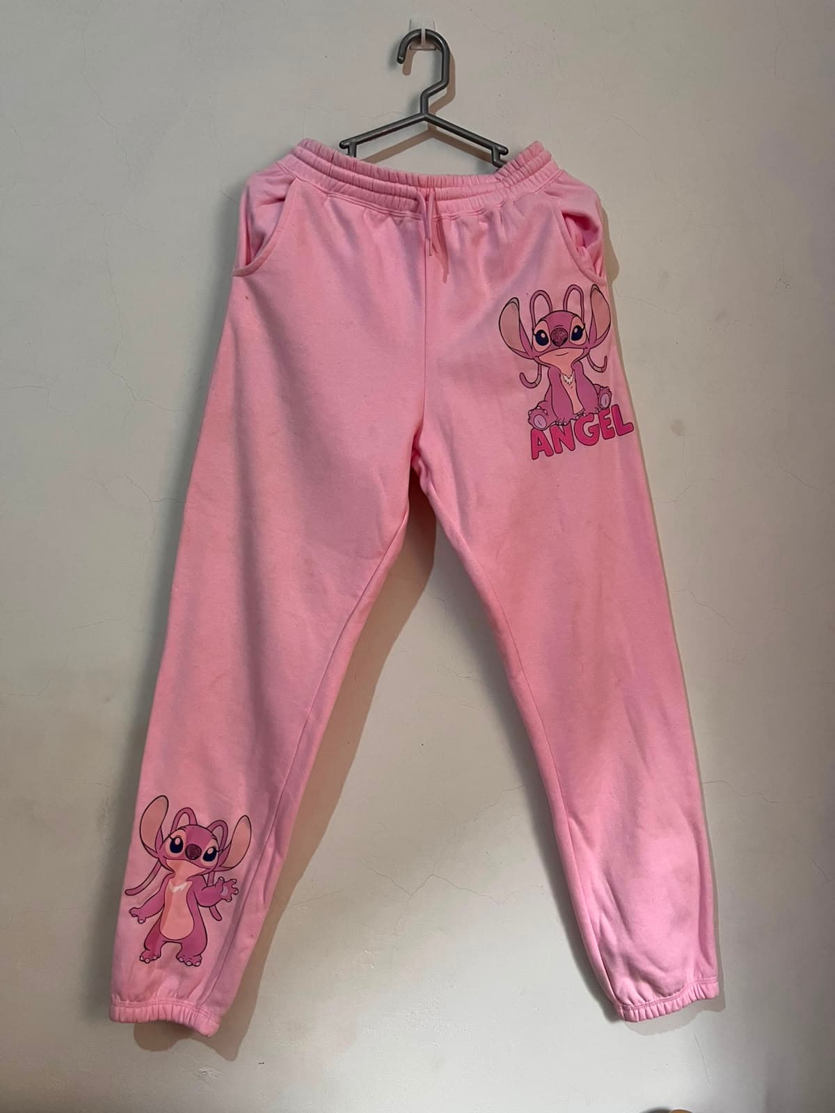Pantalón Jogger Rosa de Angel (Lilo & Stitch)