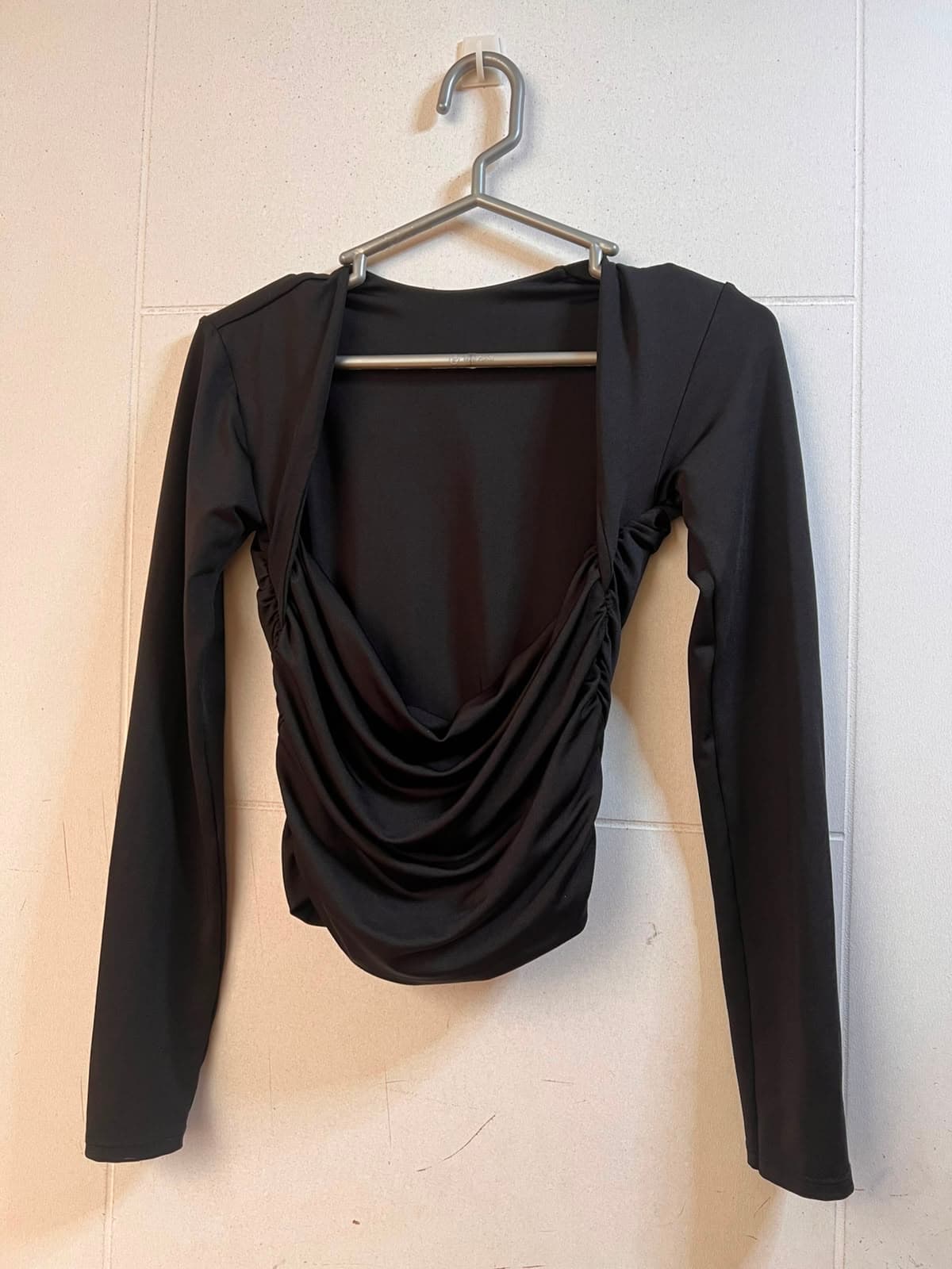 Top Manga Larga con Bolero / Escote Bardot en Color Negro